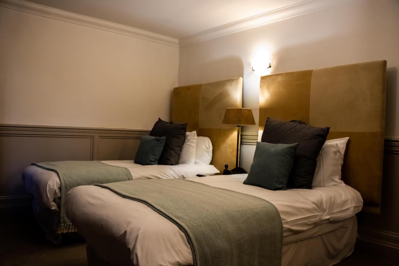 The Lord Bute Hotel Highcliffe Bagian luar foto