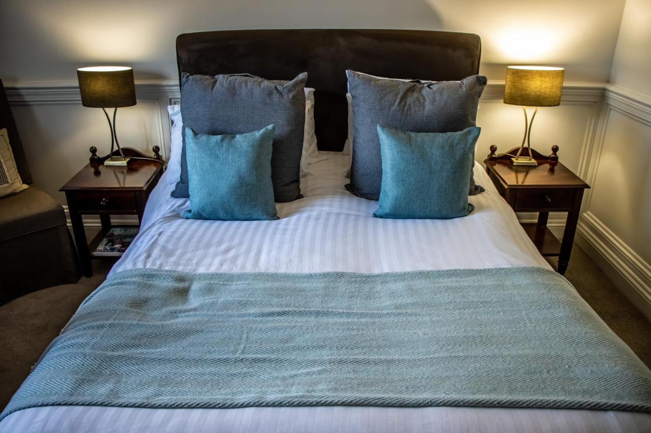 The Lord Bute Hotel Highcliffe Bagian luar foto